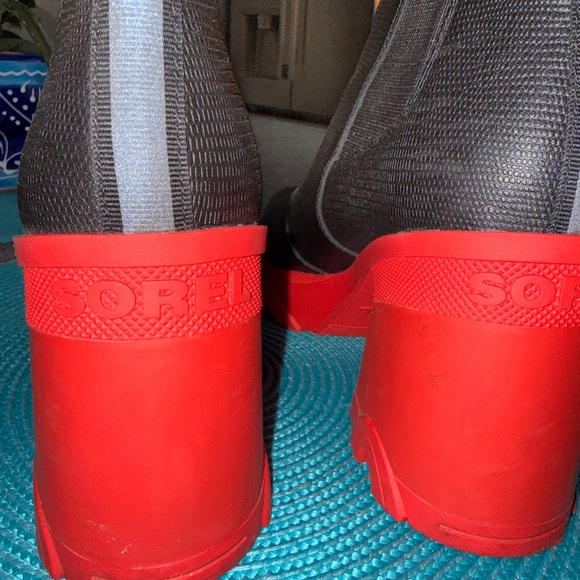 Sorel Black and Red Women's Boots - Picture 5 of 8